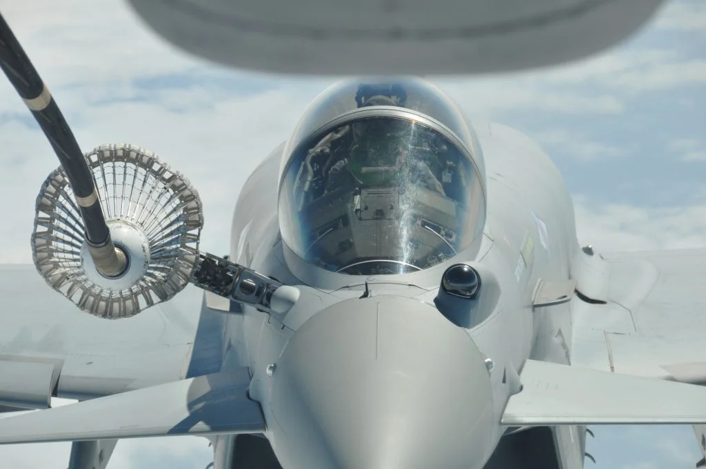 Eurofighter Typhoon repostando combustible